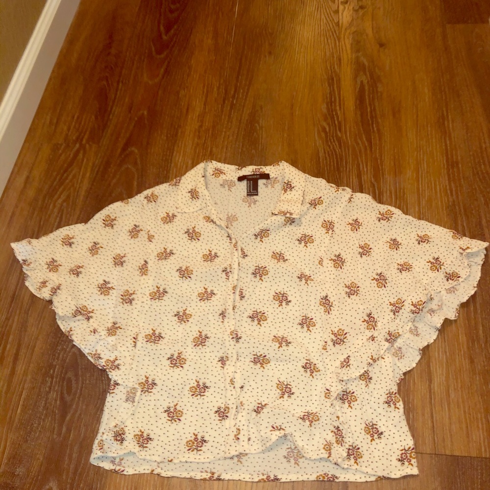 💜cropped button up with winged sleeves